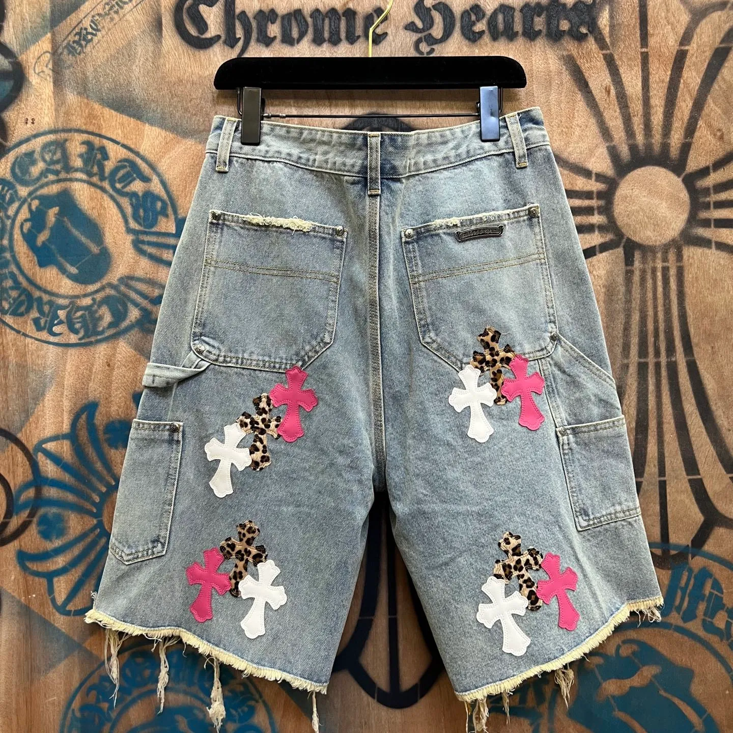 P520 chrome hearts limited series new city limited jeans Chrome Hearts city limited denim shorts vintage levis American made 501 505 517 base version remake Levis American made 501 base version imported sheepskin 925 silver remake Customers provide waist and pants length or height and weight. The studio will select the most suitable base version for you to remake. There are many people doing remakes in the market. Don’t belittle or comment. The difference is visible to the naked eye. See and compare for yourself #CHROME HEARTS Unisex style